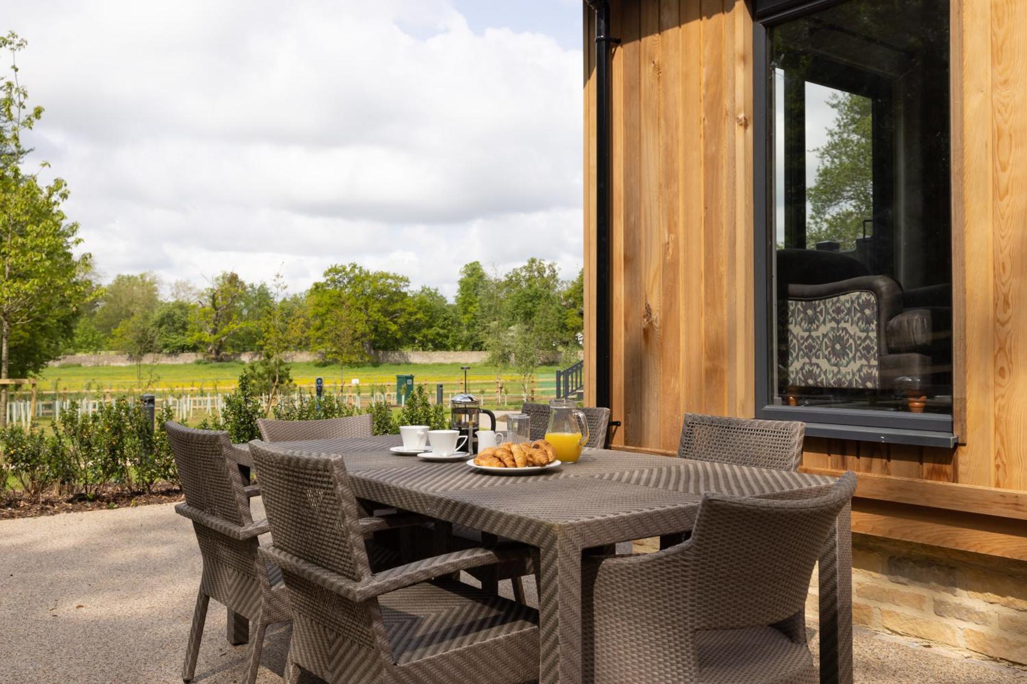 Blenheim Palace Lodge Retreat วูดสต็อก ภายนอก รูปภาพ