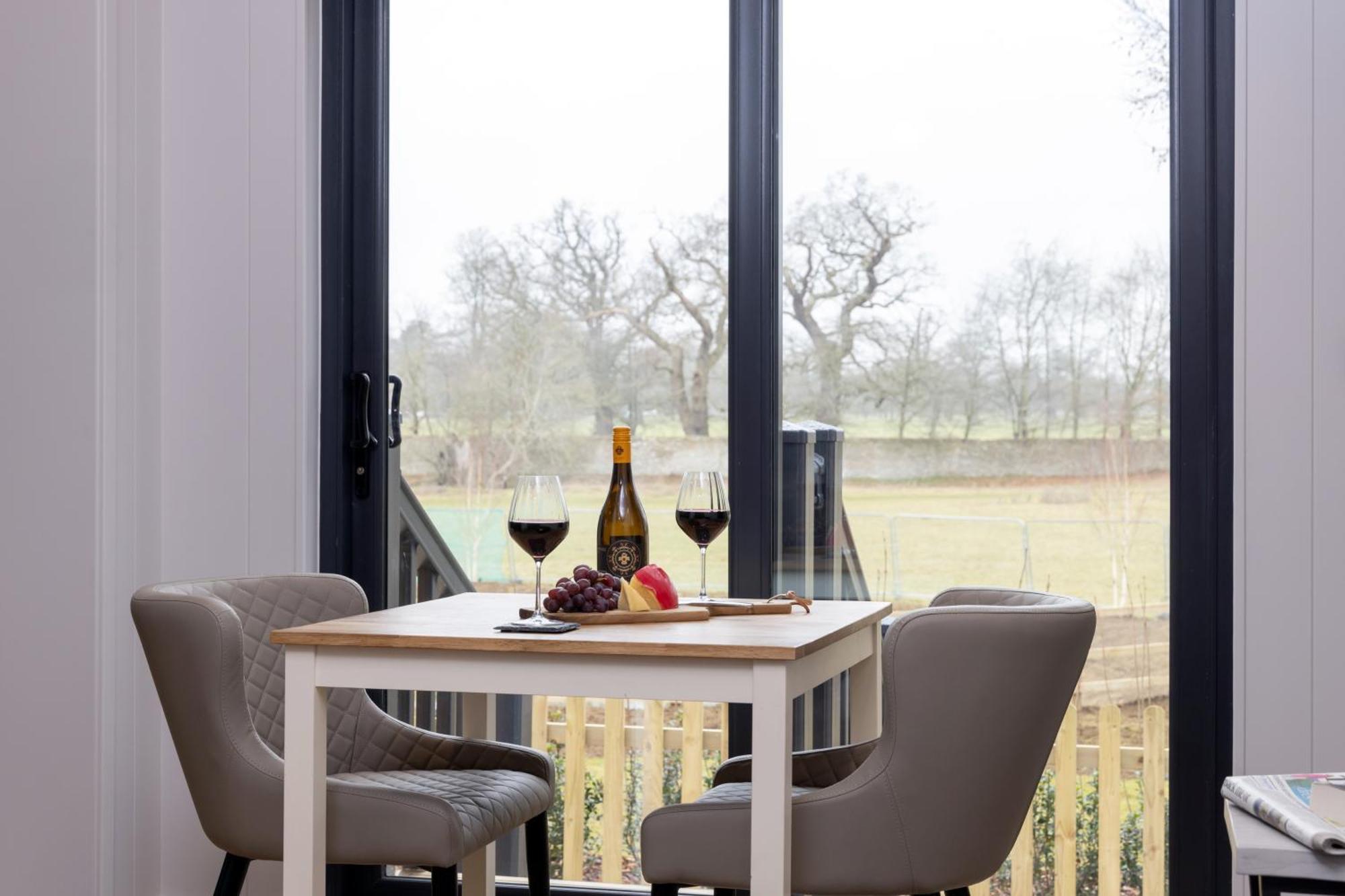 Blenheim Palace Lodge Retreat วูดสต็อก ภายนอก รูปภาพ
